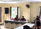Babinsa Koramil Klungkung Kawal Penyaluran BLT-DD di Desa Satra