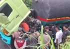 Anggota Kodim Klungkung Bantu Perbaiki Truk Rusak